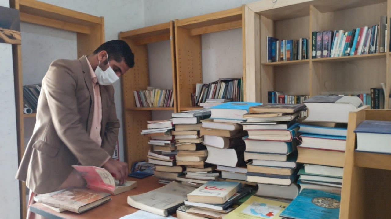 اهدای ۲ هزار جلد کتاب تاریخی به اداره میراث‌فرهنگی زابل