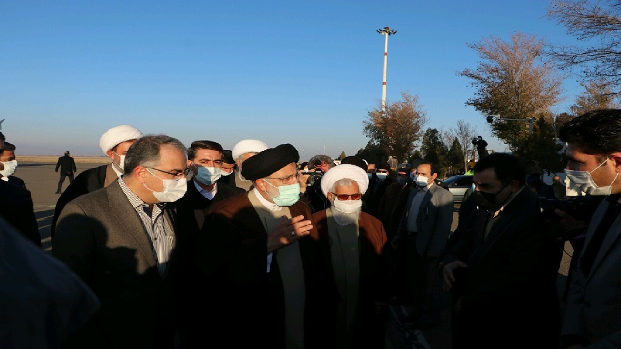 بازدید رئیس جمهور از شرکت سرجین بافت زنجان/ تعیین ضرب الاجل یک ماهه برای حل مشکل کارخانه