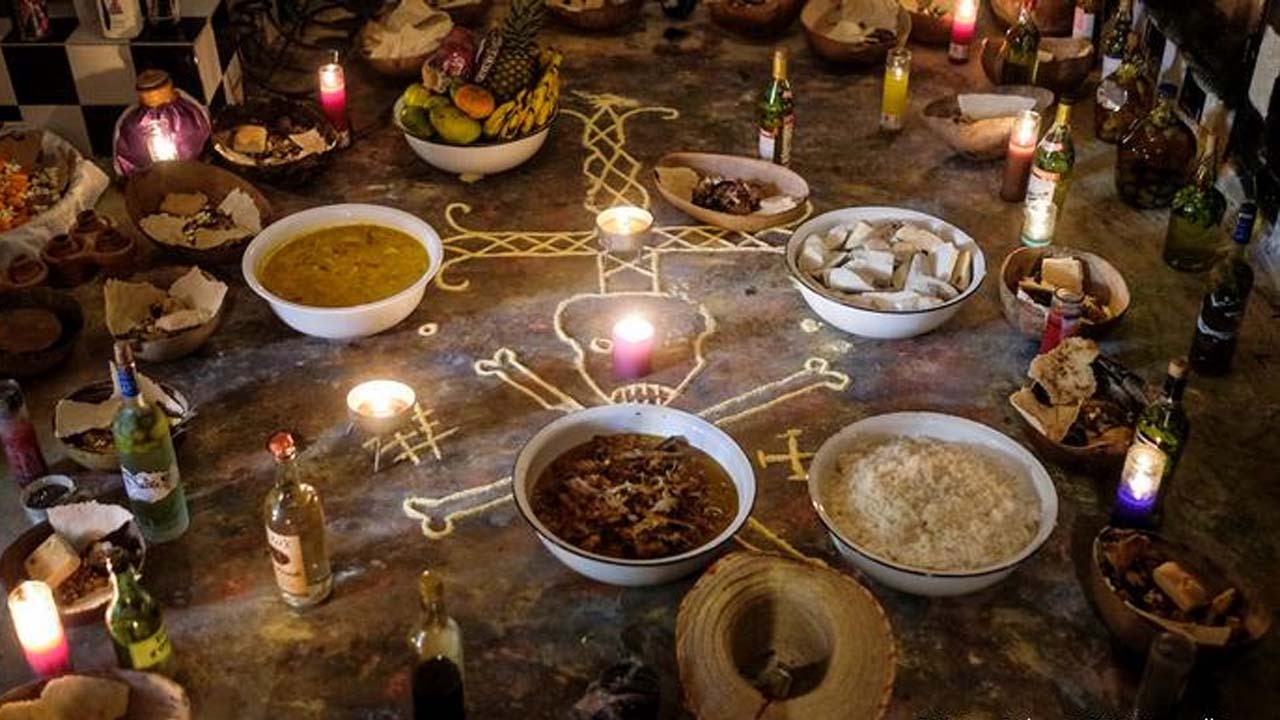 آیین تخیلی خرافه پرستان وودو؛ از آویزان کردن استخوان مردگان تا جادوگری! + تصاویر
