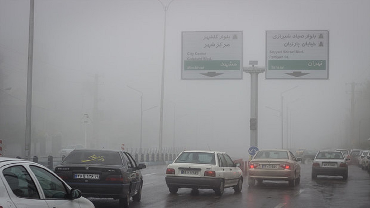 مه گرفتگی در محورهای غرب و شرق اصفهان