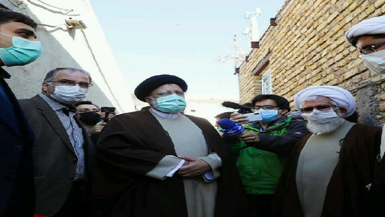 حضور رئیس جمهور در یکی از محلات حاشیه نشین زنجان