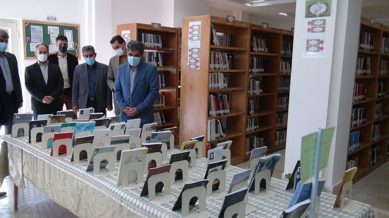 اولین نمایشگاه کتاب نویسندگان بومی در گیلانغرب گشایش یافت