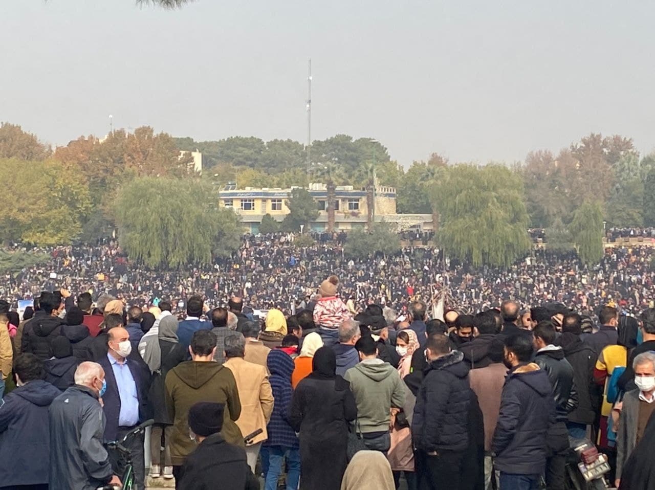 گردهمایی آبی اصفهانی ها
