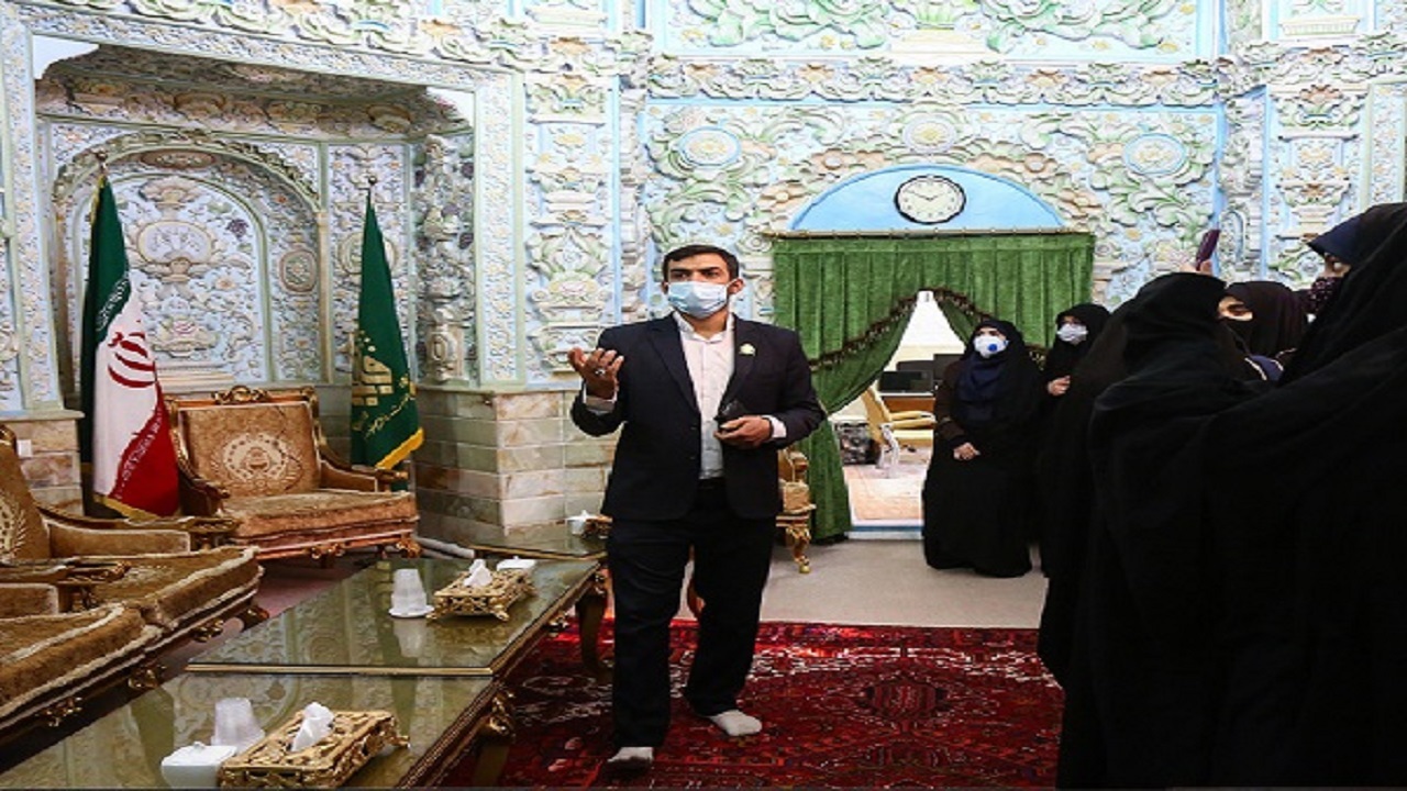 آغاز تور‌های حرم‌شناسی در قم با حضور دختران دبیرستانی