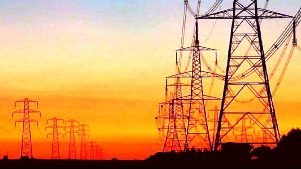 ظرفیت تولید برق از انرژی‌های خورشیدی و بادی ۱۴۰ هزار مگاوات است