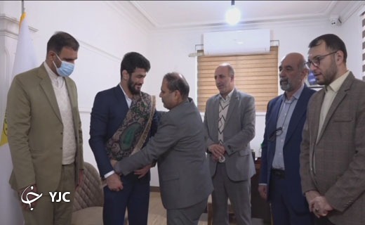 حسن یزدانی و حضور در جمع کودکان بی سرپرست + تصاویر