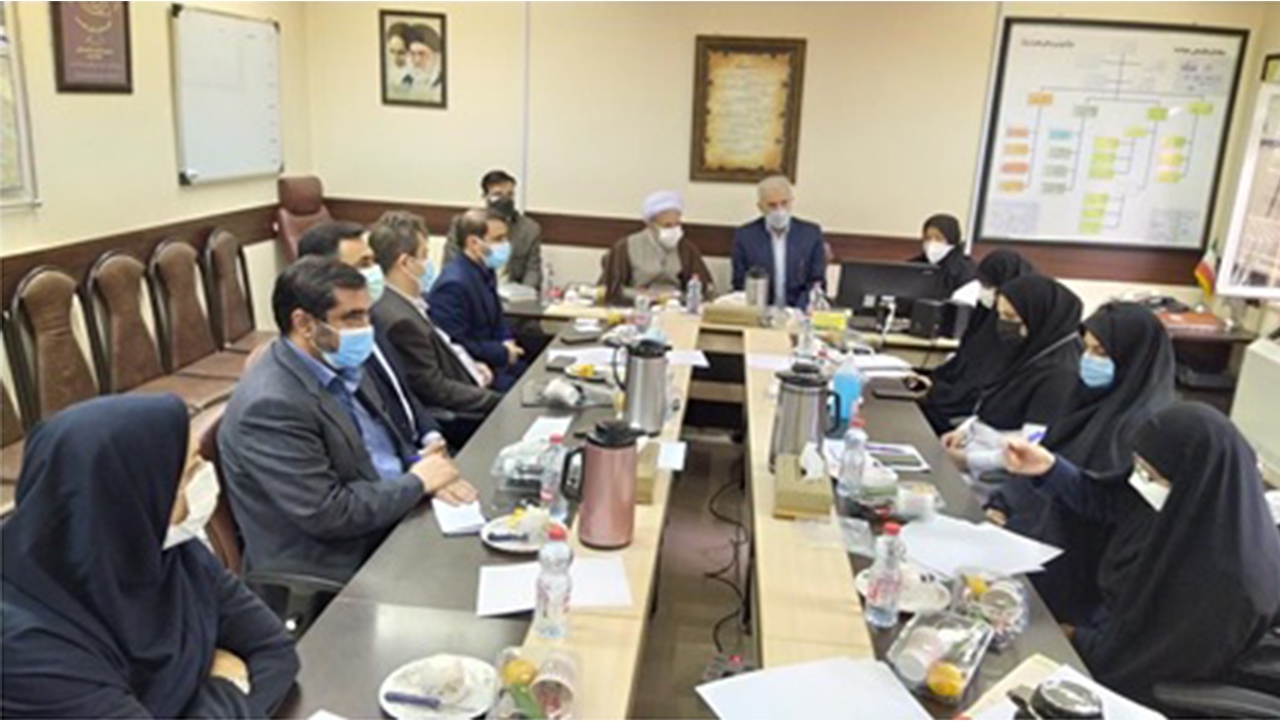 بررسی مسائل اخلاقی درمان ناباروری با حضور امام جمعه شیراز