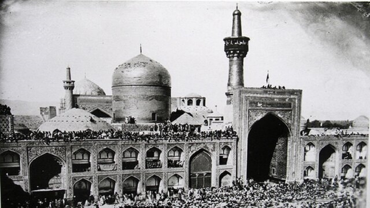 ۴۳ سال قبل؛ هدیه قزاق‌ها و پهلوی‌ها به زائران امام هشتم