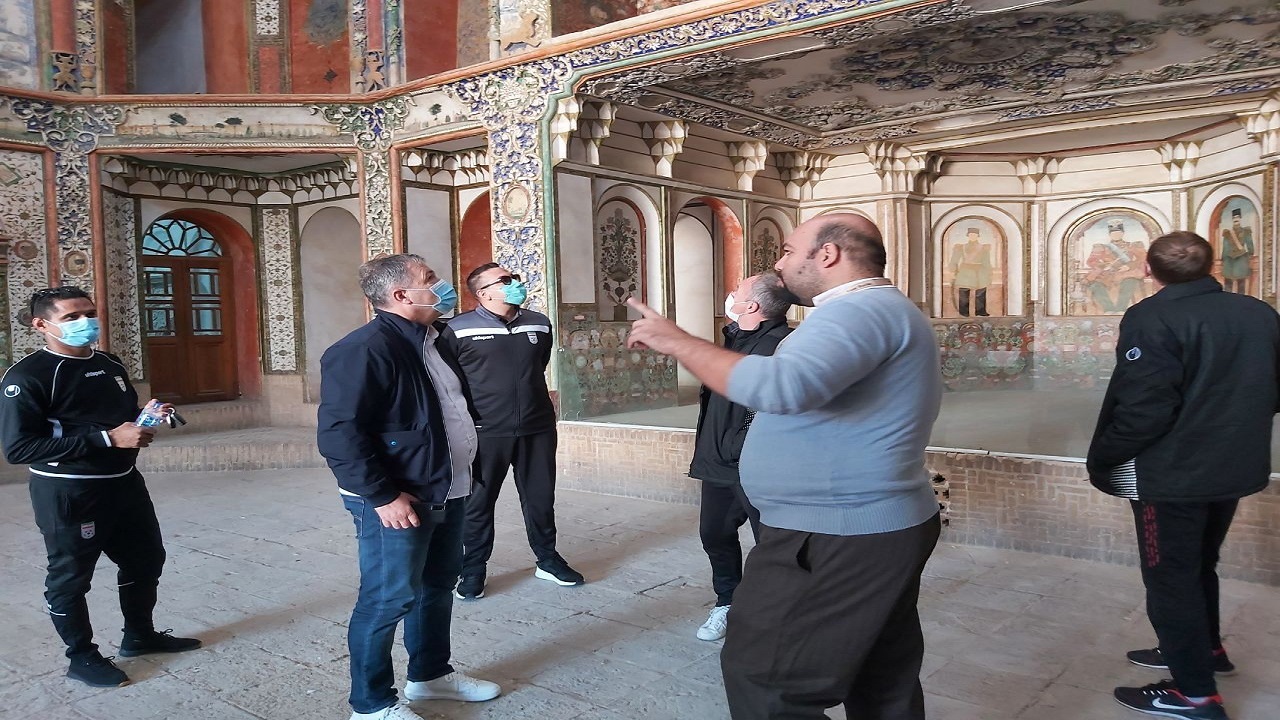 بازدید سرمربی تیم ملی فوتبال ایران از خانه تاریخی بروجردی کاشان