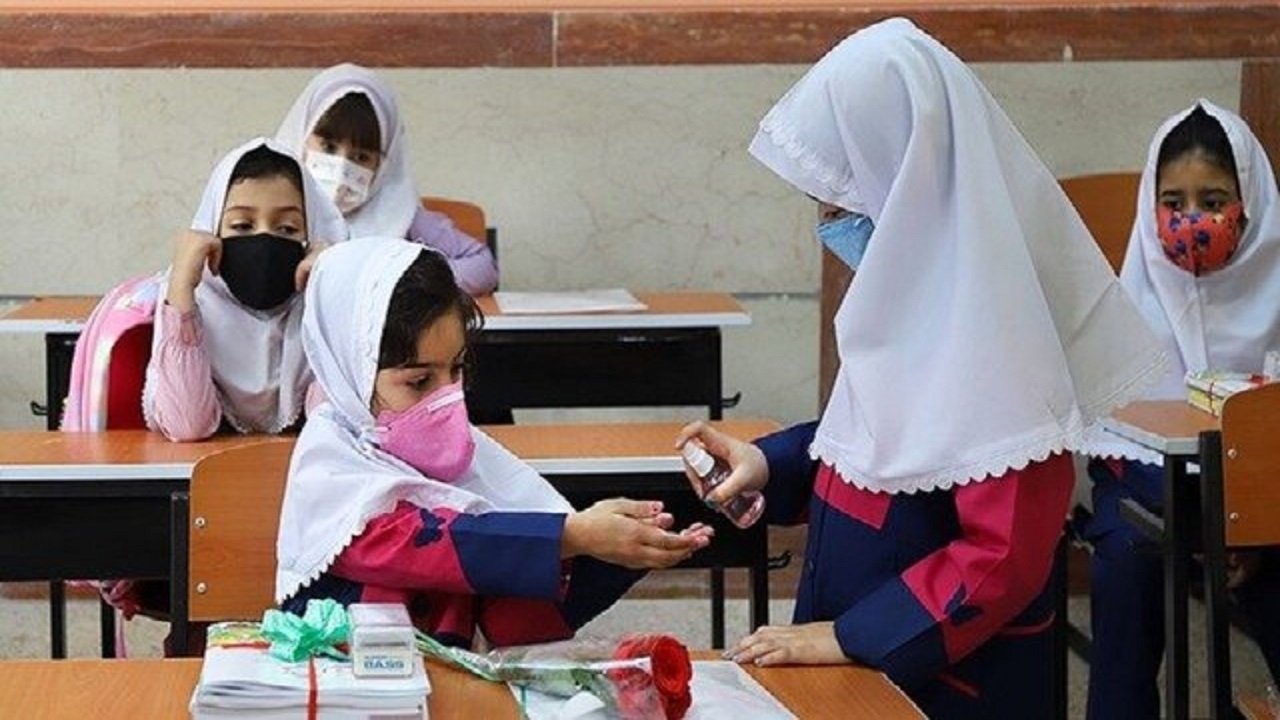 بازگشایی مدارس در گسترش بیماری کرونا نقشی ندارد/ دورهمی‌ها را کم کنید