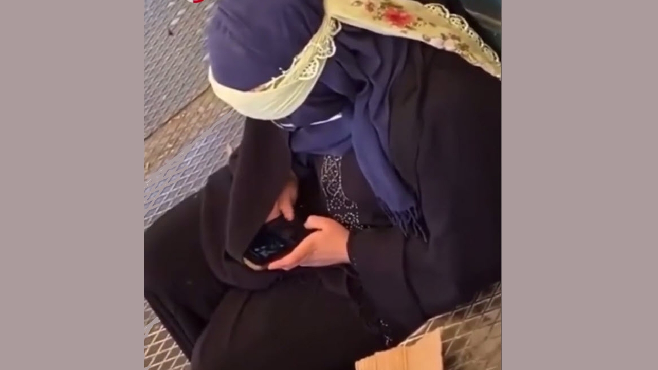 گدایی با گوشی آیفون ۱۱ پرومکس در خیابان‌های استانبول!
