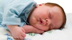 اسنوبرد سواری دختربچه ۱۱ ماهه در چین + فیلم
