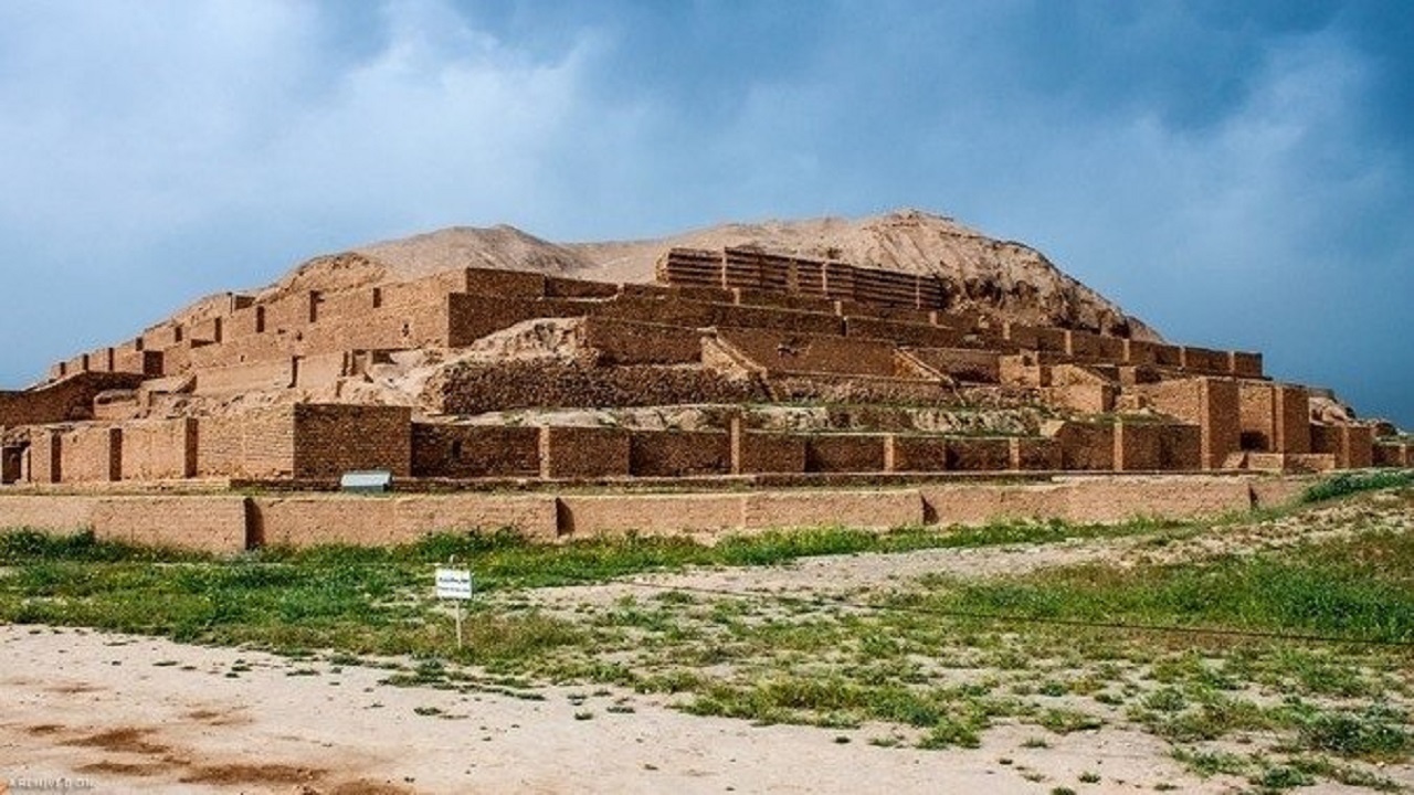 هنجارشکنی گردشگر اوکراینی در محوطه ممنوعه چغازنبیل/همه ما در حفاظت از آثار تاریخی مسئولیم