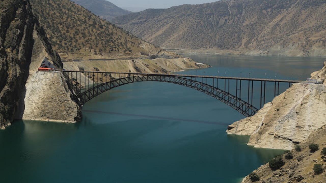 طبیعتی زیبا در حاشیه سد کارون + فیلم