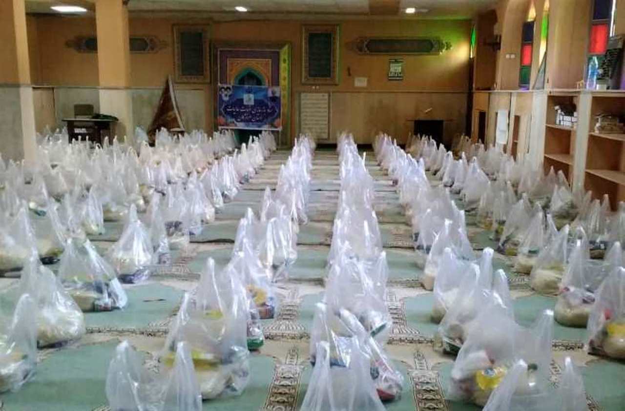 توزیع ۳۲۰ بسته کمک معیشتی بین زلزله زدگان فین