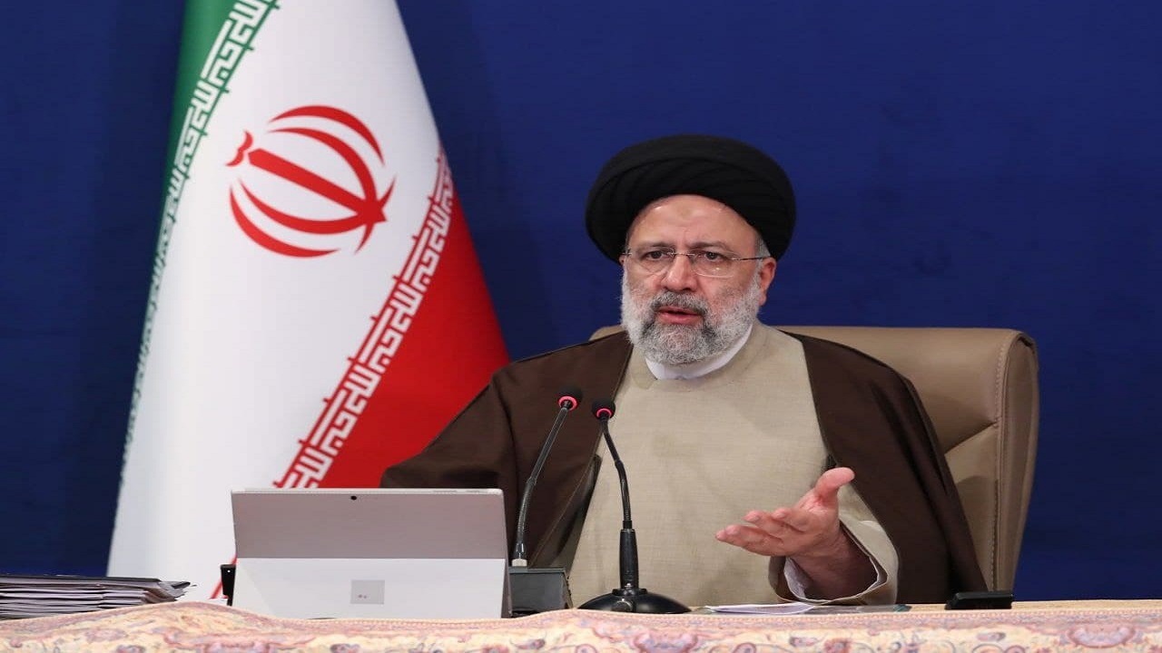 خدمات ارائه شده در بستر فضای مجازی باید امنیتِ کامل داشته باشد