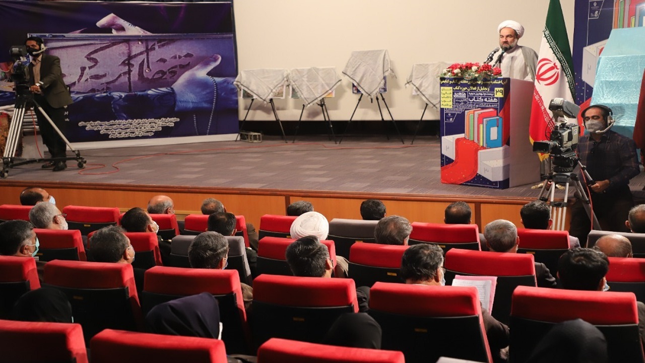 افزایش میزان کتاب‌خوانی نیازمند تلاش همگانی