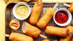 طرز تهیه هات داگ با دیپ پنیر چدار + فیلم