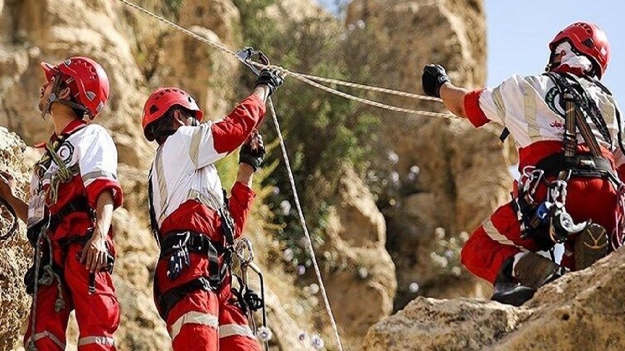 نجات ۳ کوهنورد مفقود در ارتفاعات روستای کلید داغی جلفا