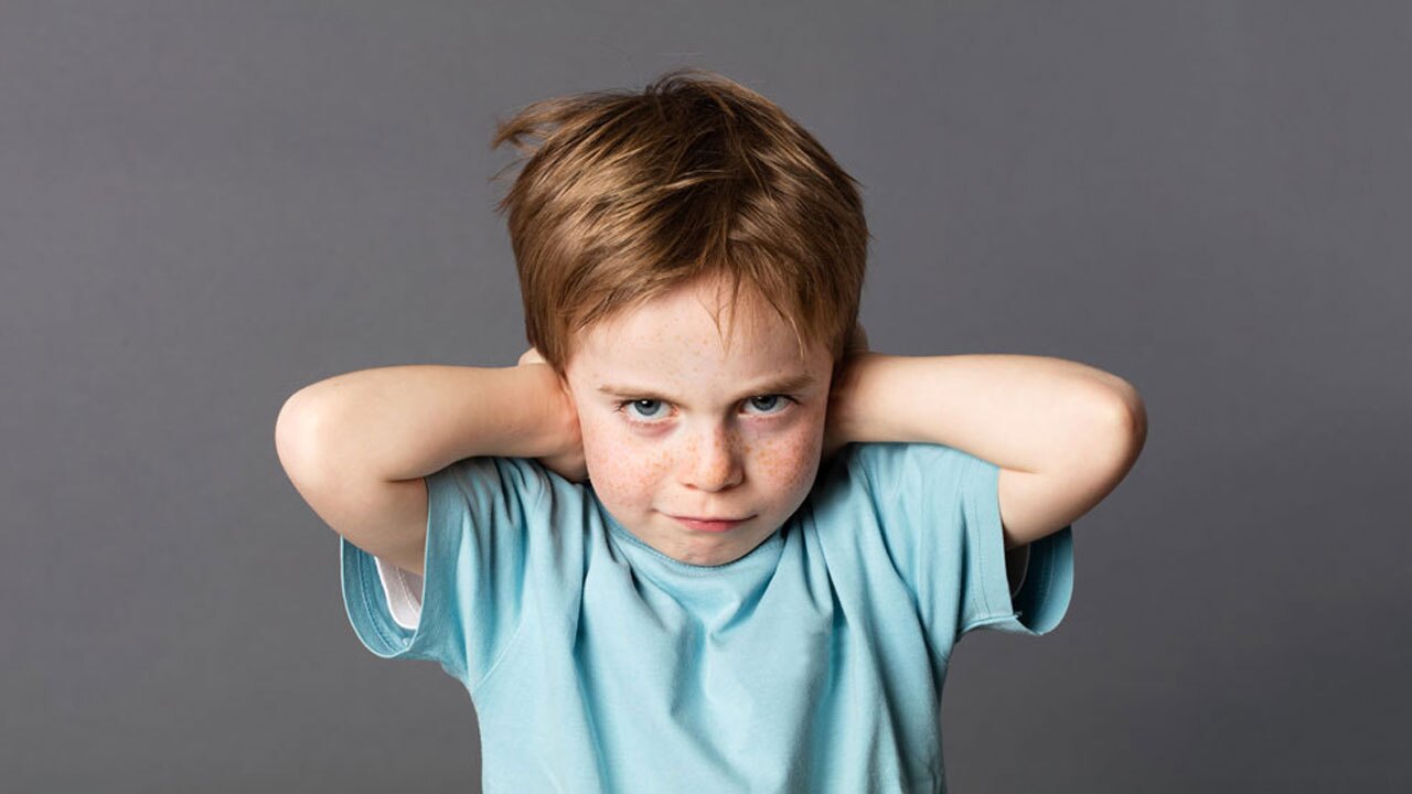 با کودک لجباز چه کنیم؟ + فیلم