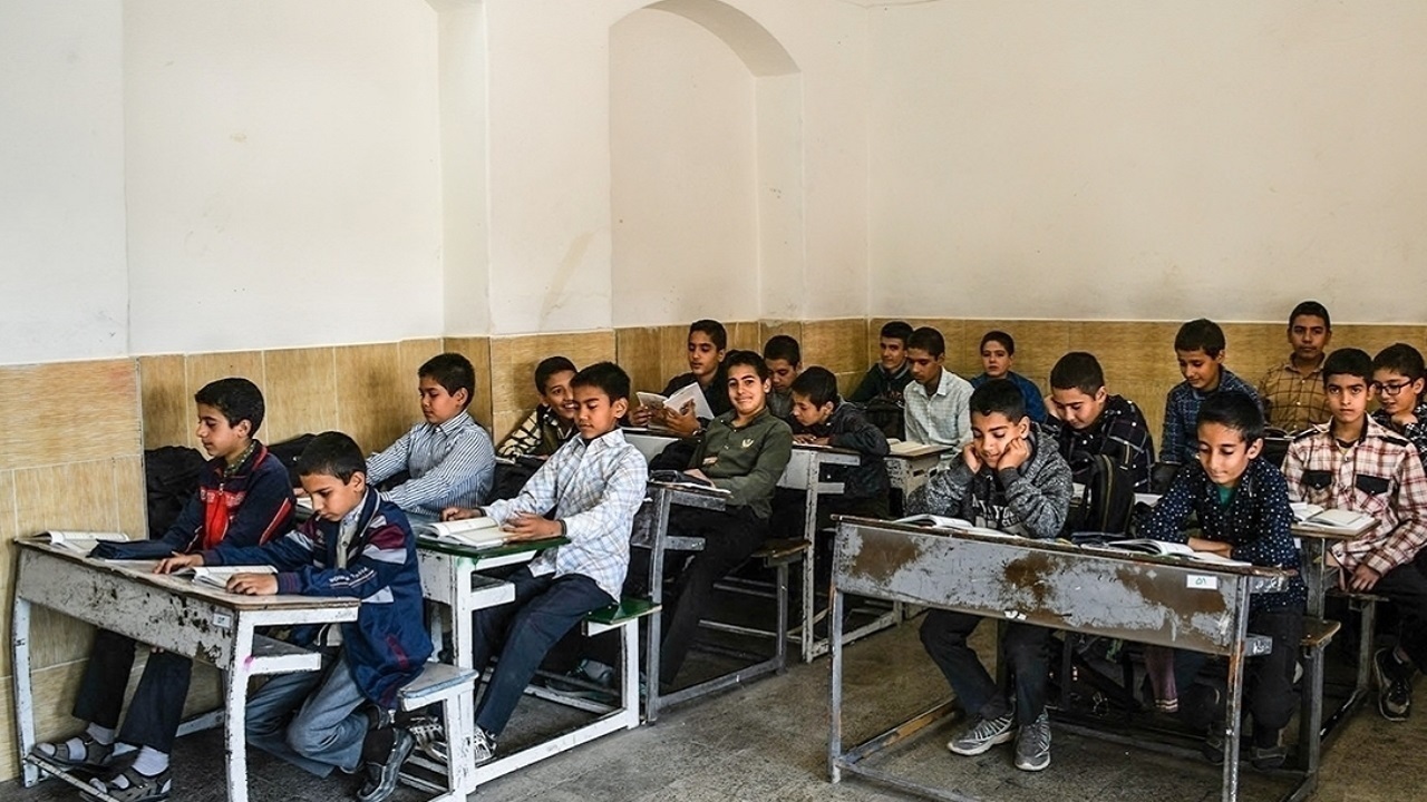 غیر قابل استفاده بودن ۵۰ مدرسه در هشترود