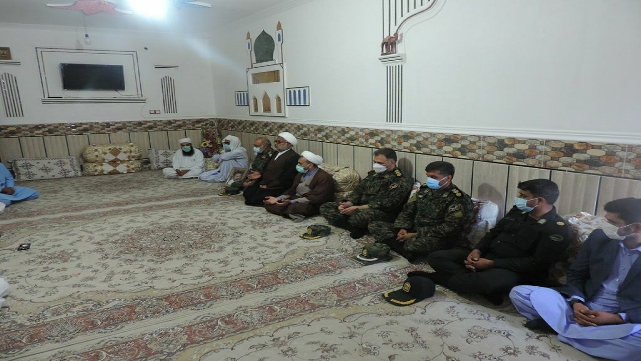 دیدار با خانواده شهید مدافع سلامت"شهید قادر بخش ریگی" در شهرستان میرجاوه