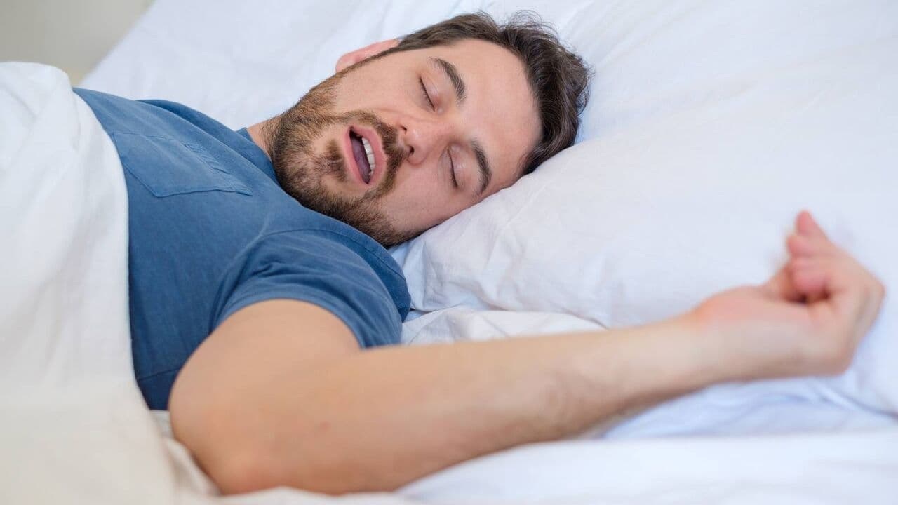 خطرهای خوابیدن با دهان باز را جدی بگیرید!