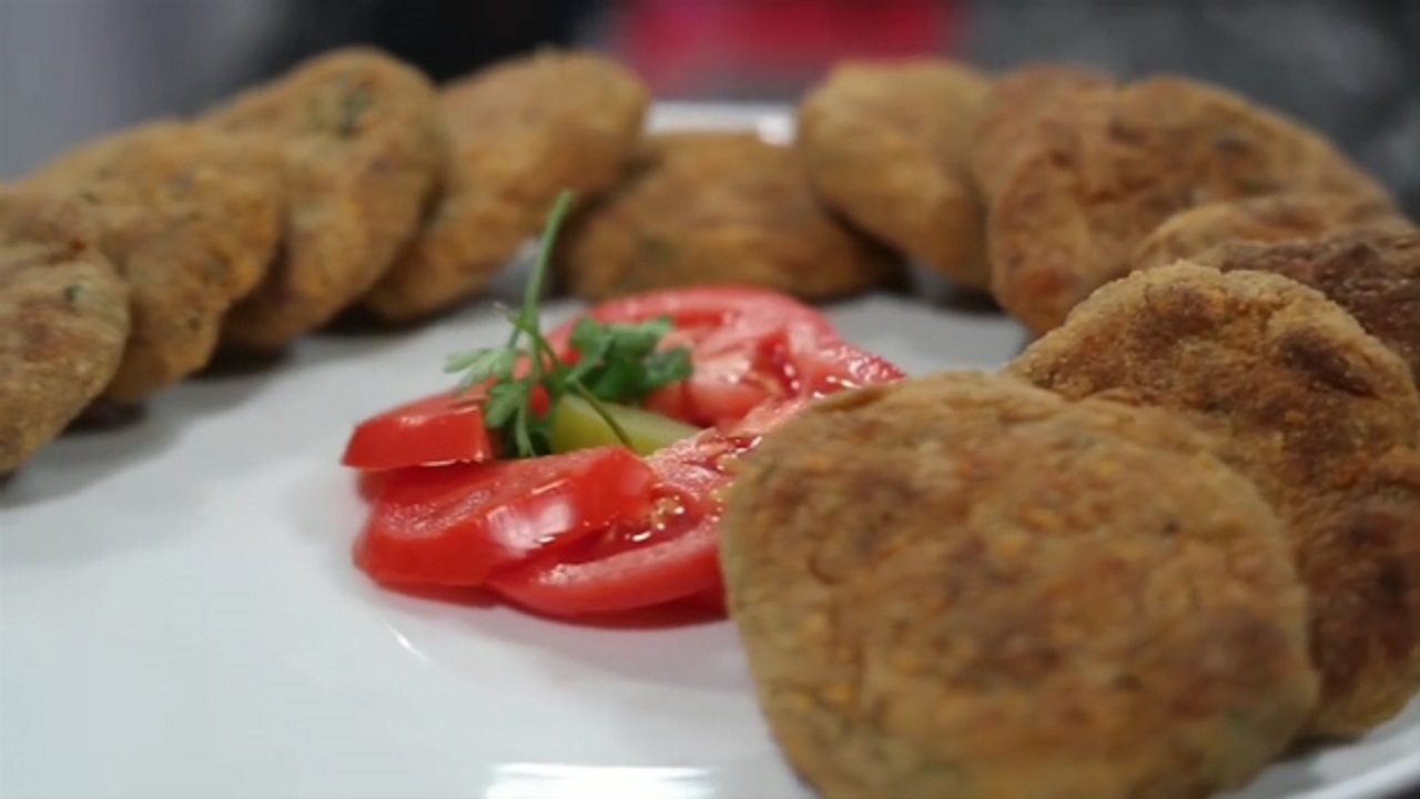 طرز تهیه کوکو حبوبات با گوشت بوقلمون + فیلم