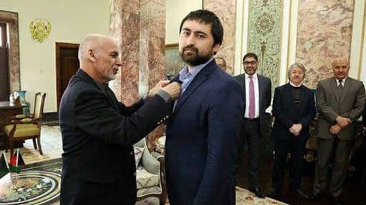 عذرخواهی رئیس دفتر اشرف غنی از مردم افغانستان