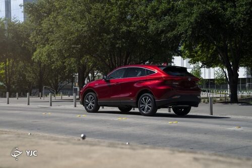 تویوتا RAV4 در مقابل تویوتا ونزا: یک کراس اوور جعبه ای و کاربردی، یا یک خودروی شیک و لوکس؟