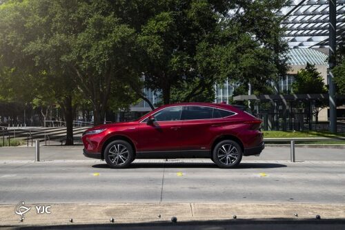 تویوتا RAV4 در مقابل تویوتا ونزا: یک کراس اوور جعبه ای و کاربردی، یا یک خودروی شیک و لوکس؟