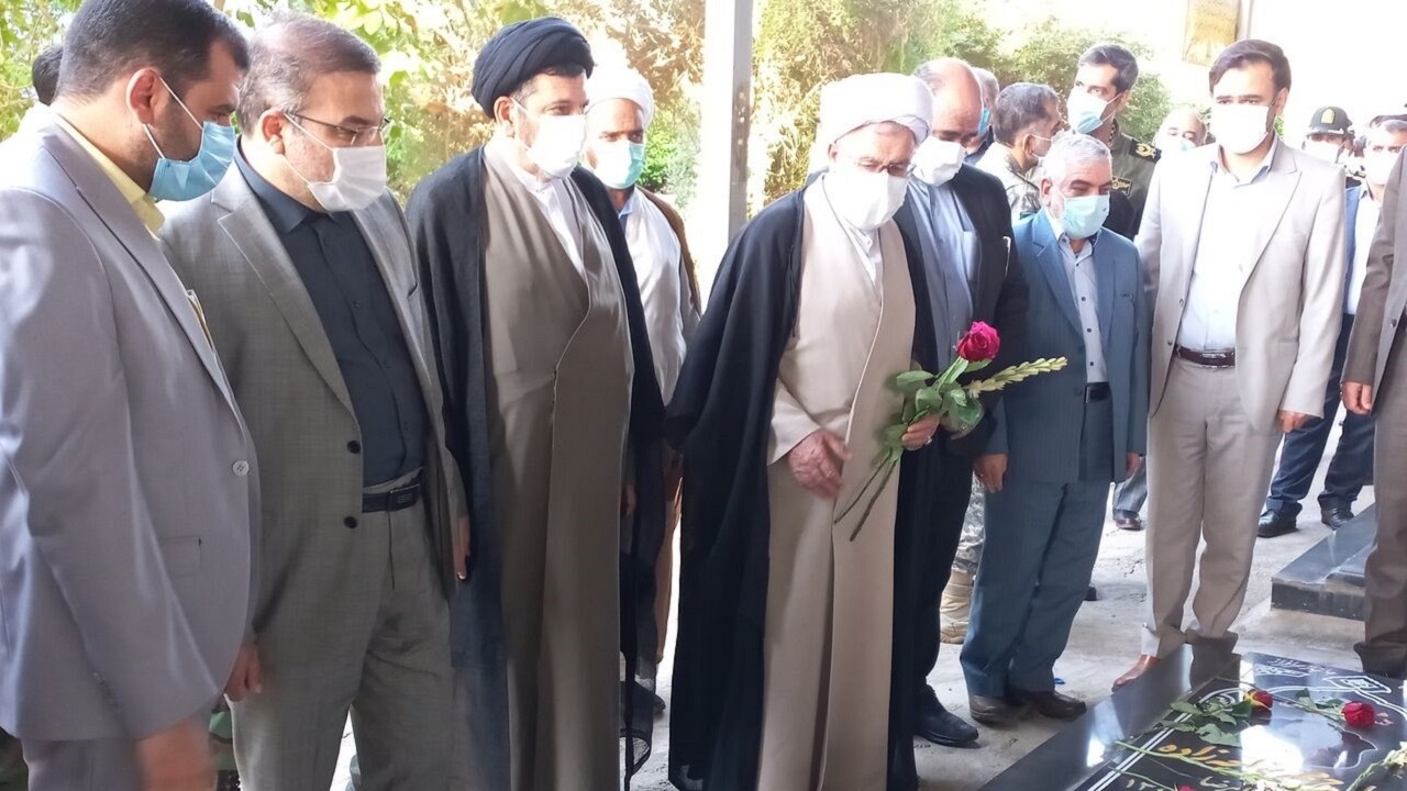 رئیس سازمان قضائی نیرو‌های مسلح در دزفول؛ ادای احترام به شهدا