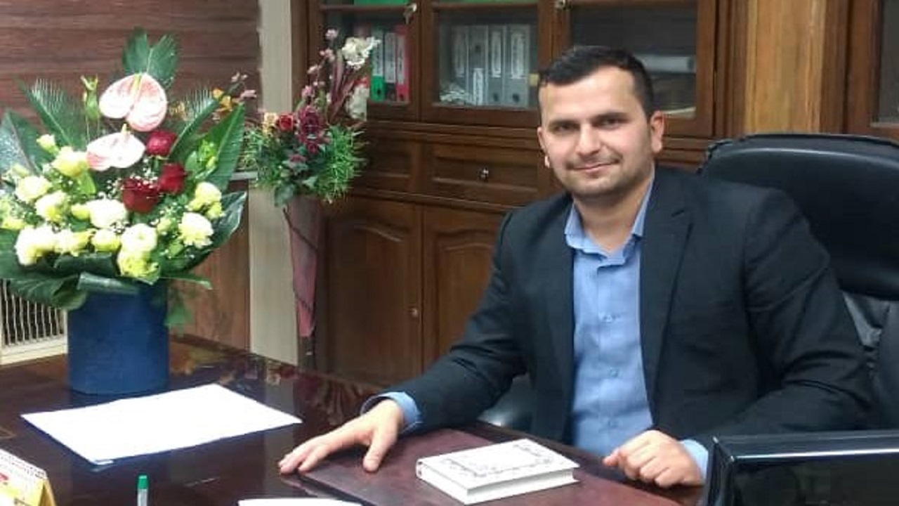 اهدای لوح تقدیر به مسئولان امیدیه کمکی برای خروج از مشکلات نمی‌کند