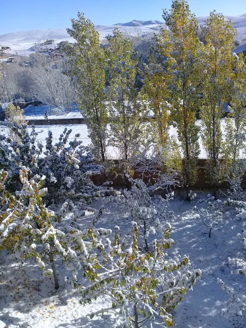 برف پاییزی روستای مشتقین را سفیدپوش کرد + تصاویر