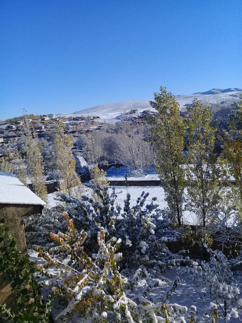 برف پاییزی روستای مشتقین را سفیدپوش کرد + تصاویر