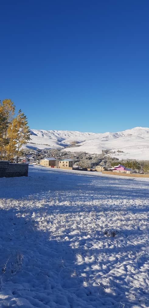 برف پاییزی روستای مشتقین را سفیدپوش کرد + تصاویر