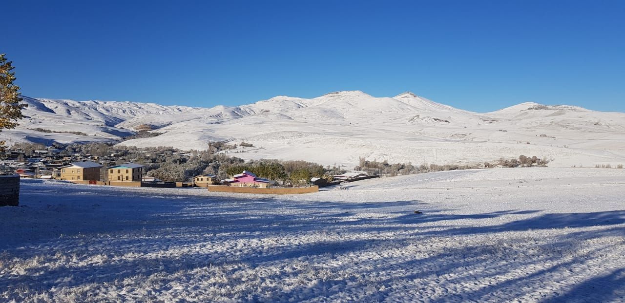 برف پاییزی روستای مشتقین را سفیدپوش کرد + تصاویر