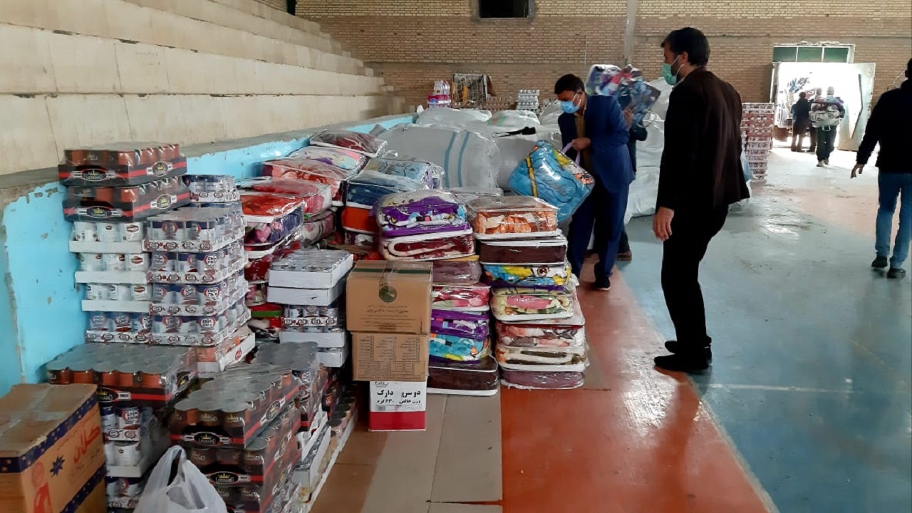 توزیع بیش از دو هزار قلم انواع تجهیزات اساسی بین زلزله‌زدگان کوهرنگ