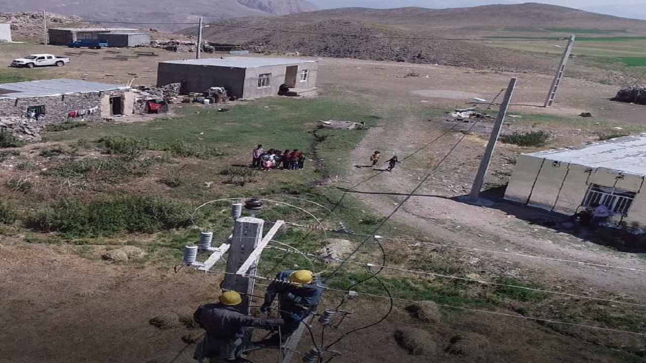 برق‌رسانی به ۵ روستای زیر ۱۰ خانوار در آذربایجان غربی در سال جاری