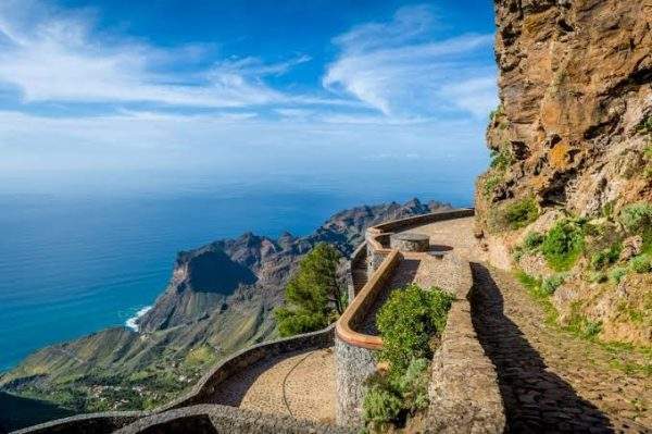 زبان عجیب همراه با سوت زبان عجیب همراه با سوت