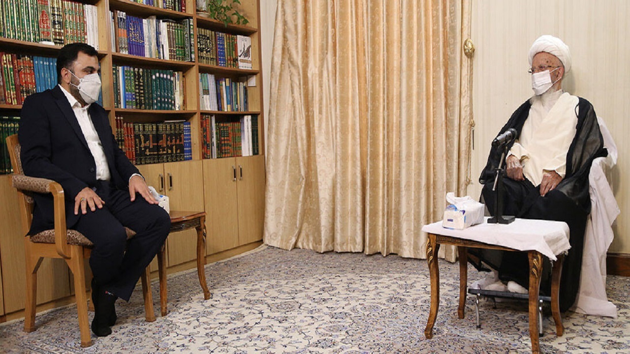 تاکید آیت الله مکارم شیرازی بر لزوم ساماندهی فضای مجازی