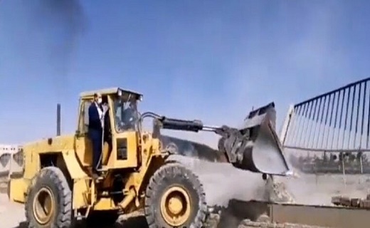 چرا نماینده مجلس با لودر به دانشگاه آزاد حمله کرد؟