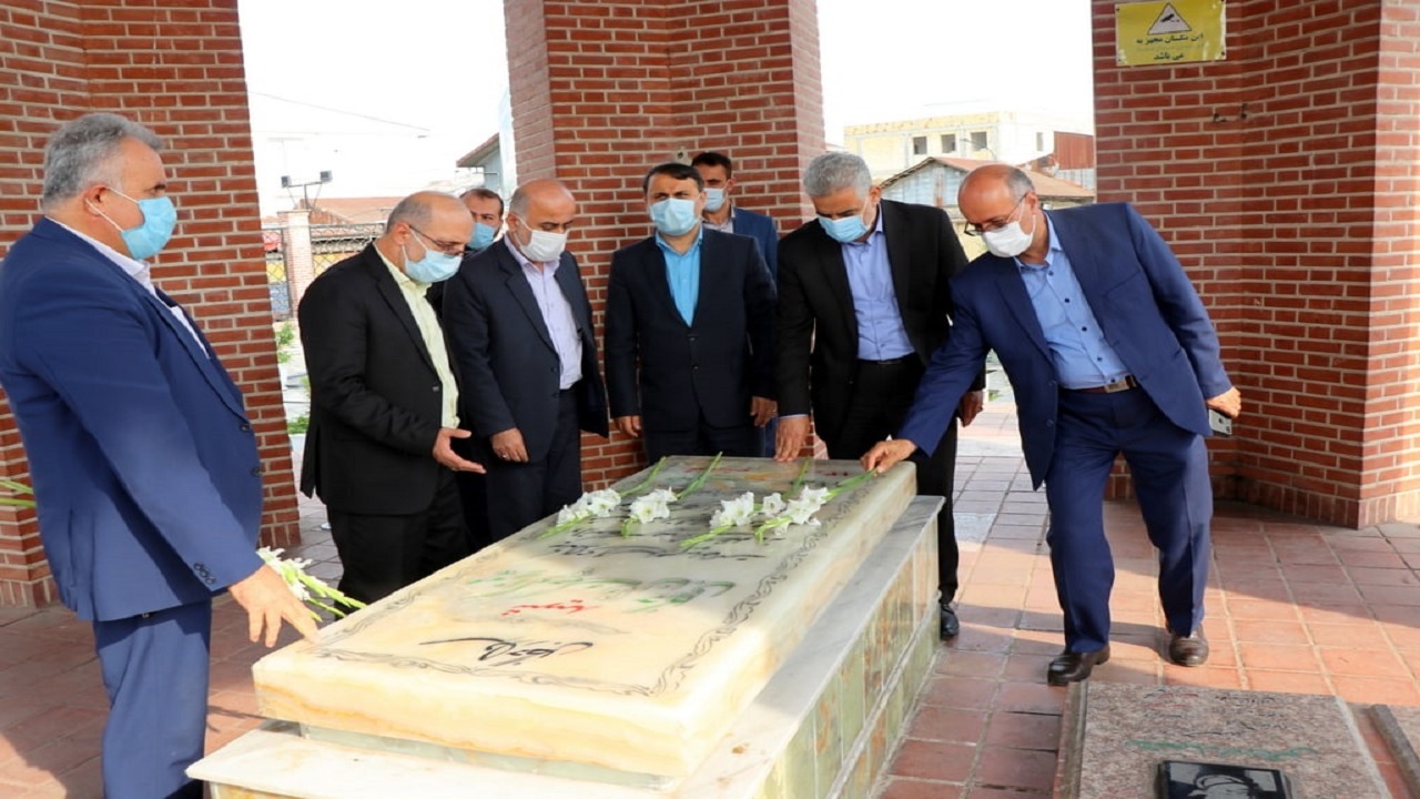 حضور استاندار گیلان بر مزار مرحوم قهرمانی و سردار جنگل