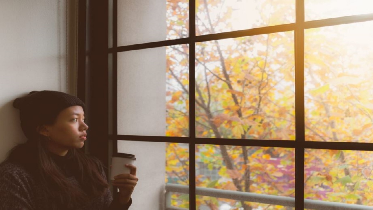 ساده‌ترین راهکار‌ها برای مقابله با اضطراب پاییزی
