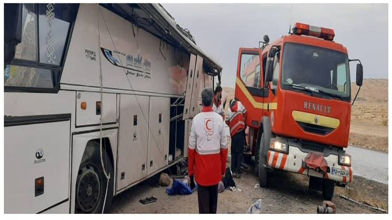 واژگونی اتوبوس در جاده سمنان به گرمسار