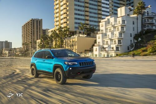 جیپ چروکی در مقابل فورد اج: کدام SUV  عملکرد بهتری دارد؟ + فیلم
