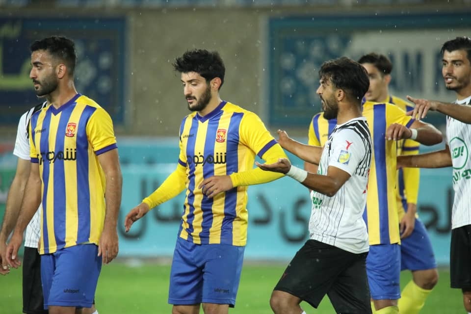 نماینده مشهد در لیگ برتر قوتبال  مقابل نفت مسجد سلیمان باخت
