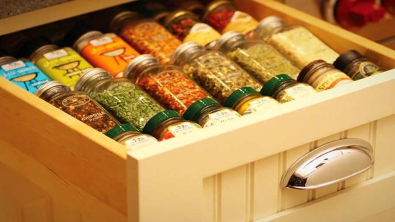 بدترین جای آشپزخانه برای نگهداری ادویه