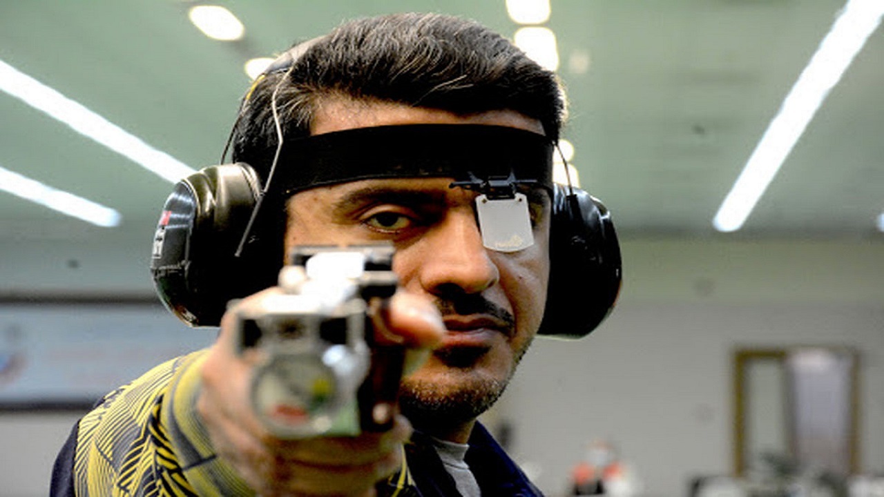 تجلیل از جواد فروغی قهرمان تیراندازی المپیک