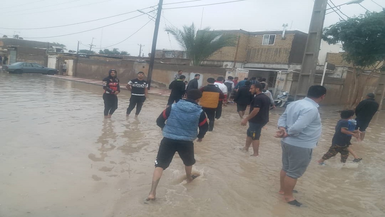 خدمات رسانی به مناطق آبگرفته در شوشتر